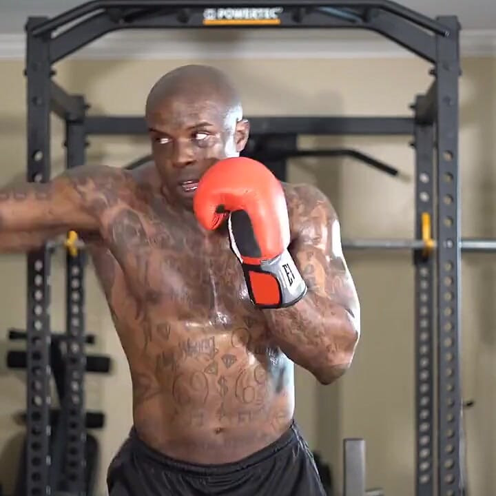 Treino de boxe de alta intensidade, lutas curtas de exercícios saq fazem deles uma escolha válida para protocolos de treinamento de intervalo com Appro