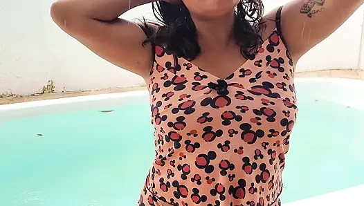 Видео для пасторального сквирта в бассейне