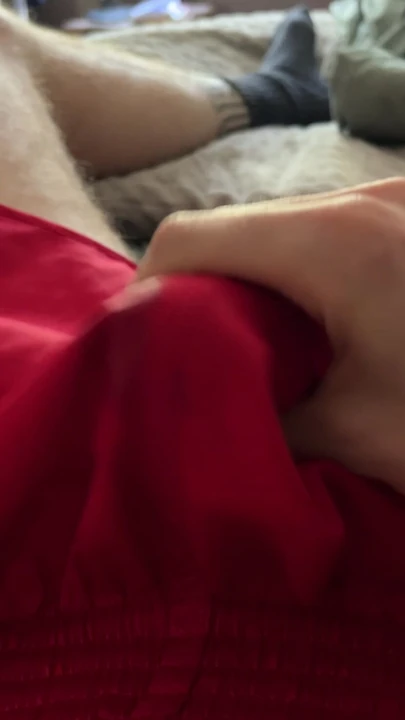 Wanking: Cumshot in Adidas sportshorts.