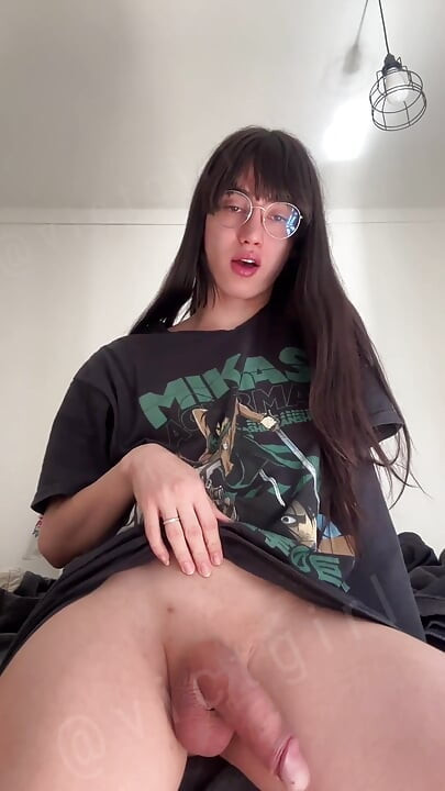 Vind je het leuk als ik met mijn girldick speel?