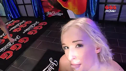 Ggg Джон Томпсон - Блондинка Глотает Сперму В Дикой Гэнгбэнг-оргии