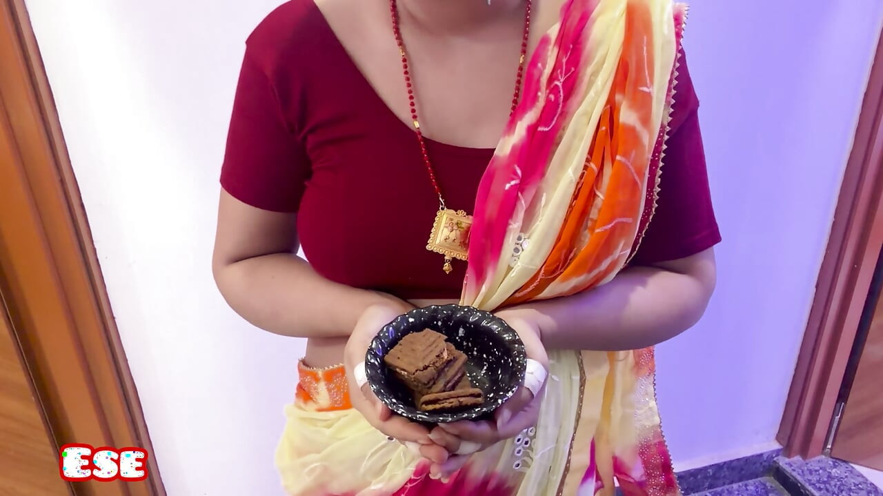 Pados Ki Bhabhi Aayi Cookies Taste Karwaane aur Chud Ke gayi