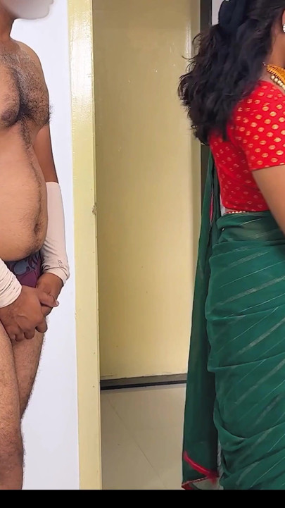 Komal's house guest had come, he was bathing and wearing underwear, so Komal came from behind and Dalwale in the pussy | Clip 1