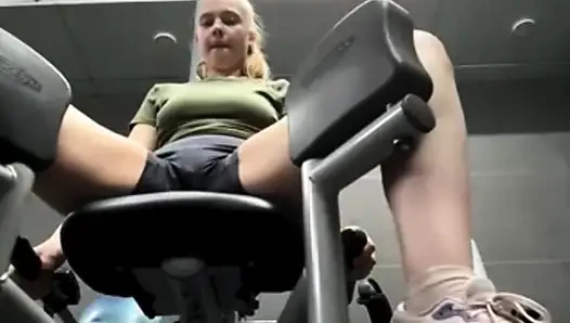 Экстремальный трах в спортзале с Jucielussie
