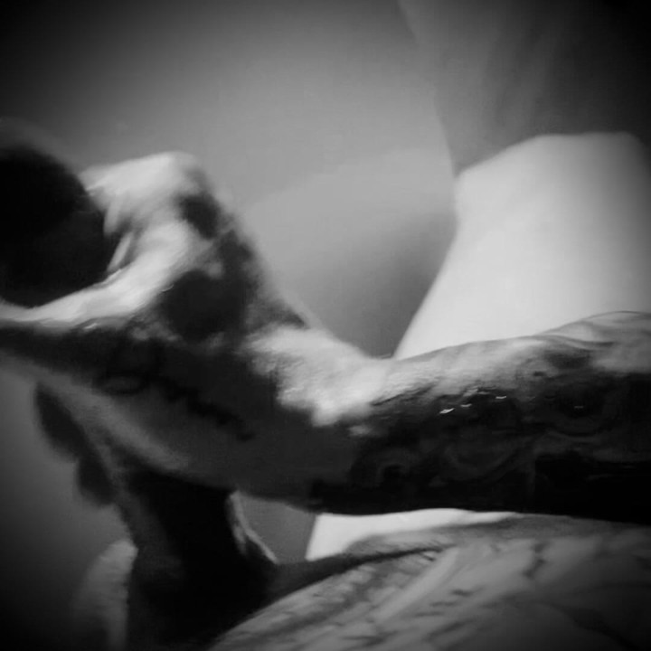 Solo masturbation that i end with a thick cumload over table!