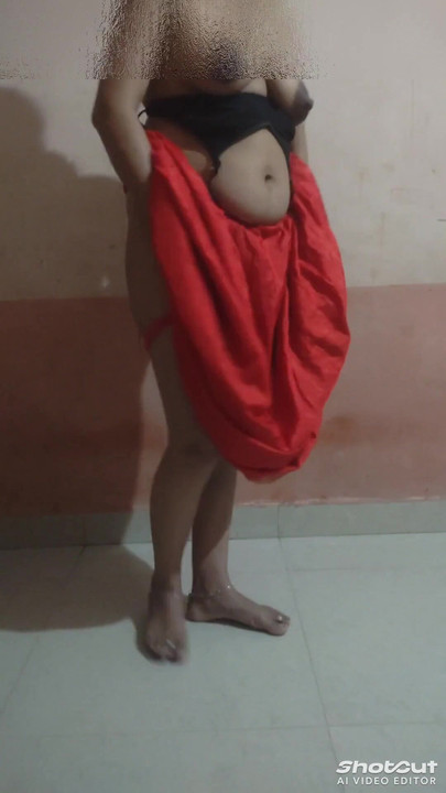 The sister-in-law of the Desi Chudakkad village, picked up the ghaghra and got ready to chudwa ne | Clip 2