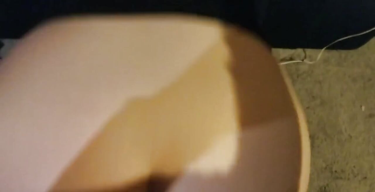 बड़ा काला लंड मुझे पीछे से चोद रहा है