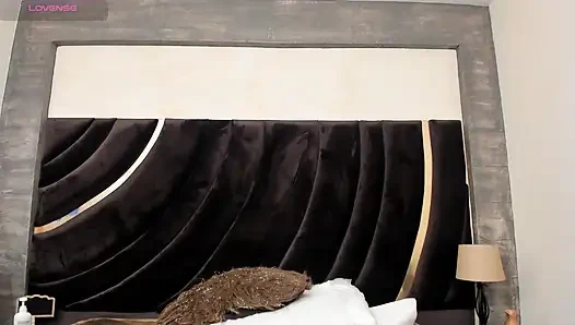 Mainan saya memberi saya begitu banyak kesenangan, dengarkan saya mengerang