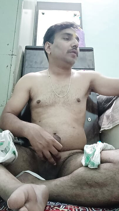 Bărbat indian desi savurează sexul cu vecinul și ofițerul de armată, tati