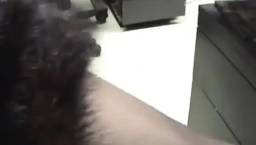 Раздевание попки в офисе