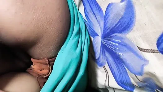 Ateşli Hintli kız sevimli jucsy pushy'i sikiyor