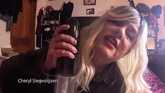 Zevkim için yarağını esnetiyorum