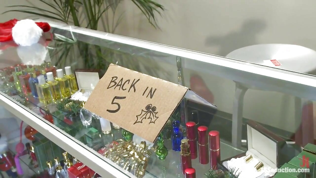 Jessica Host, Natassia Dream Holiday Shopping