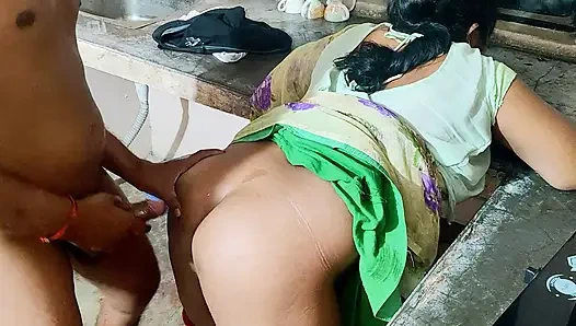 Indische hausfrau nachbarsjungen