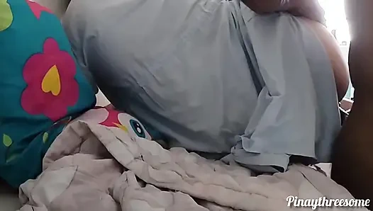 Азиатка неверная жена громко стонет, когда она получает трах от ее тайного любовника. Ang Sarap Mo Bheb