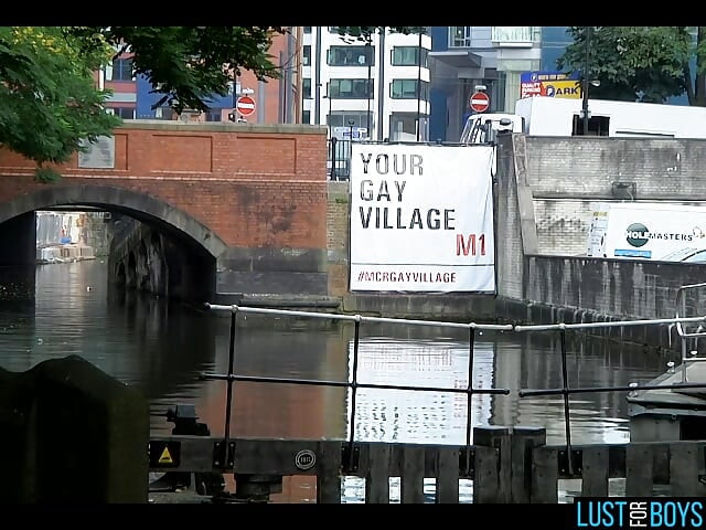 LustForBoysの警官ウィリアム・ブルックリンはトラブルメーカーのレオ・レインとスカイラー・ブルーに抗えない