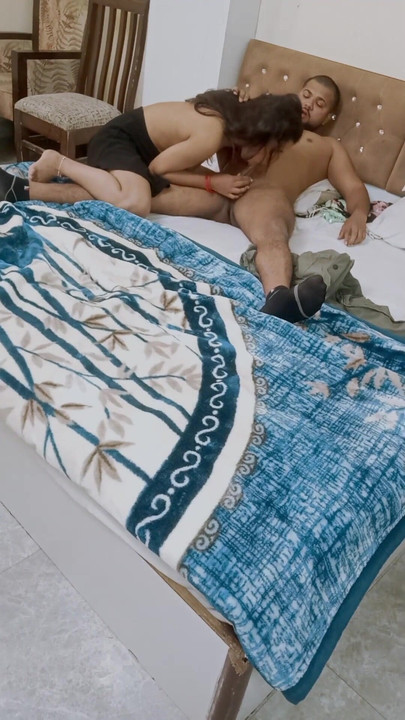 Par besök för att se komplott men börjar plötsligt knulla njuter | Klipp 1