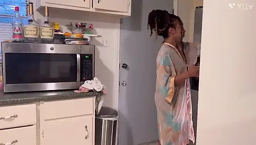 Ratu seks anal mungil ini dientot habis-habisan sama kontol raksasa pria kulit hitam