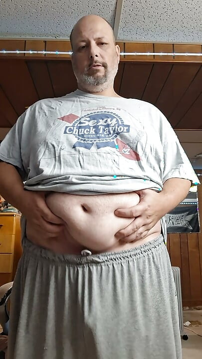 Chubby guy stands and cums