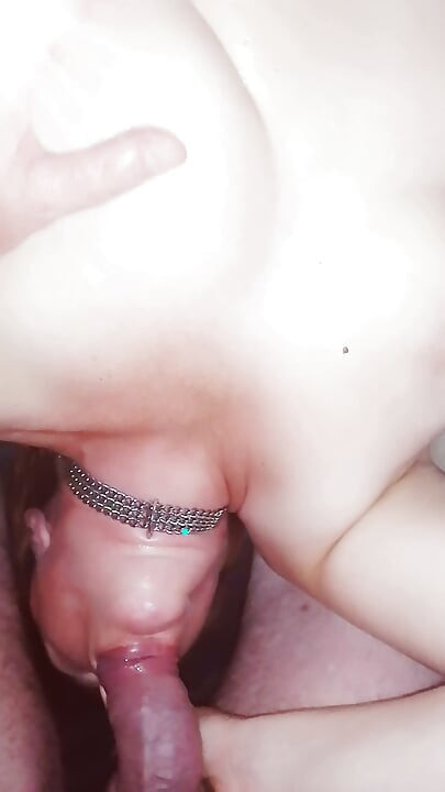 흥분한 뜨거운 젖은 독일 밀프 님포 서브, 돼지 새끼가 큰 자지를 빨아들이는 걸 좋아한다