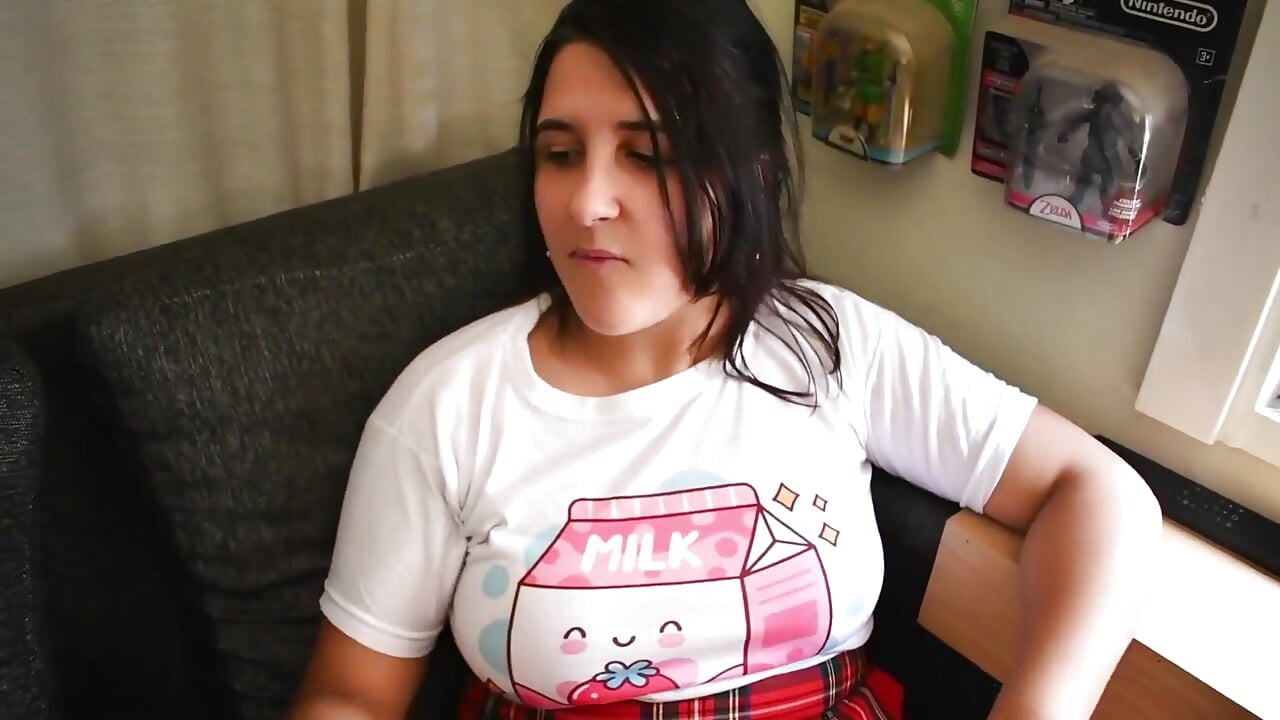 Hermanastra me masturba para golpear mi torcida de burbuja - Bunny Looner