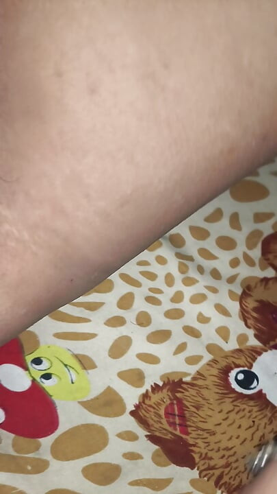 Η γυναίκα Desi γαμιέται με το μουνί της το πρωί φωνάζοντας βογκητά σεξ με καθαρή φωνή Χίντι