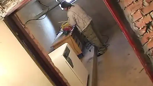 Темноволосой тинке вылизал и захлопнул киску старый чувак