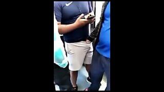 Mamadas y masturbandose en el metro
