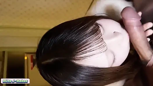 Si cantik dengan kecil ini lagi asik ciuman mesra-mesraan tanpa henti - close up