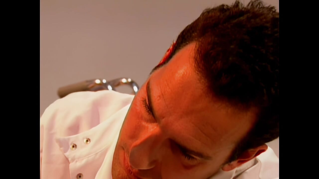 トミ・ローズ:幸運な医者にぴったりのお尻