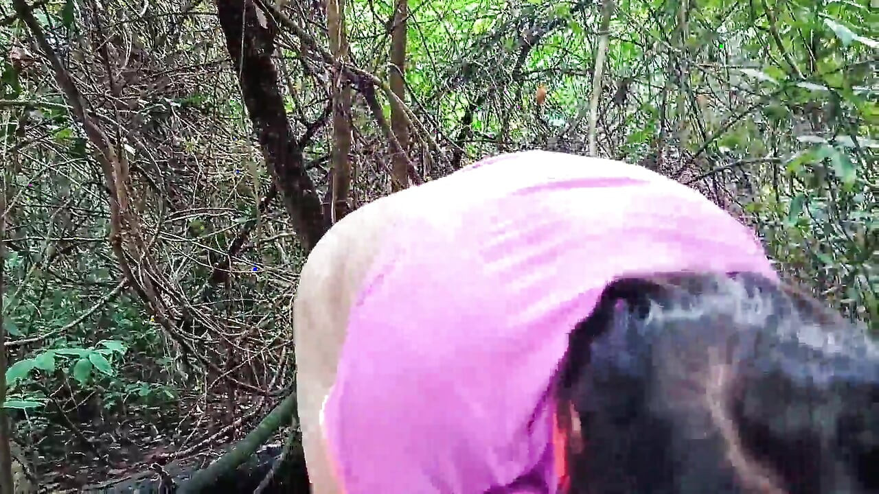 Aku mengajaknya. Sedang. Lakukan. Bush