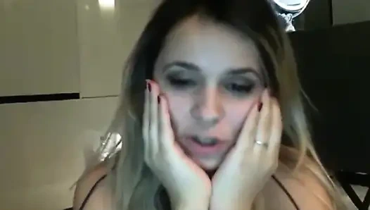 Dea muncrat dan mandi di berlin