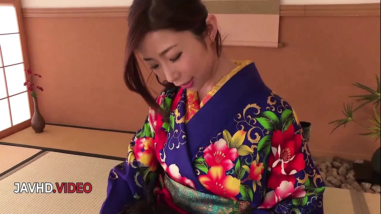 Ayumi Shinoda Sizzles in Kimono with Jaw-Dropping Blowjob Performance Live On-Cam