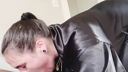 Ariana telat bayar uang sewa jadi dia ngentot sama bapak kos