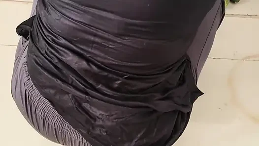Pati ne apne patni ko romantic mood se chut ki chudai kiya aur chut ka maza liya . Indian desi village hindi viral sex videos