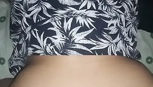 Bernyanyi sama cewek dominika cantik