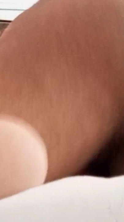 Ochroniarz w moim budynku chwyta mnie za pochwę i tyłek swoim wielkim czarnym kutasem | Klip 2