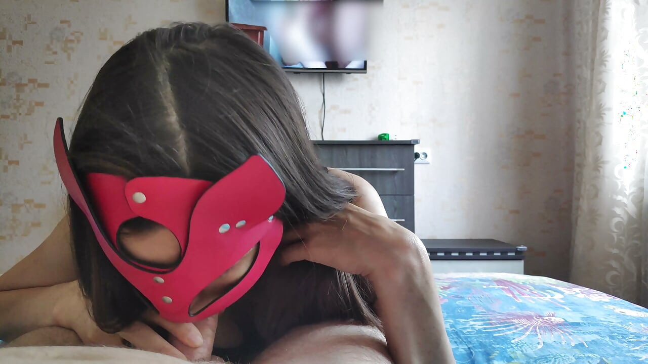 A friend's stepsister gave a blowjob while I was watching porn
