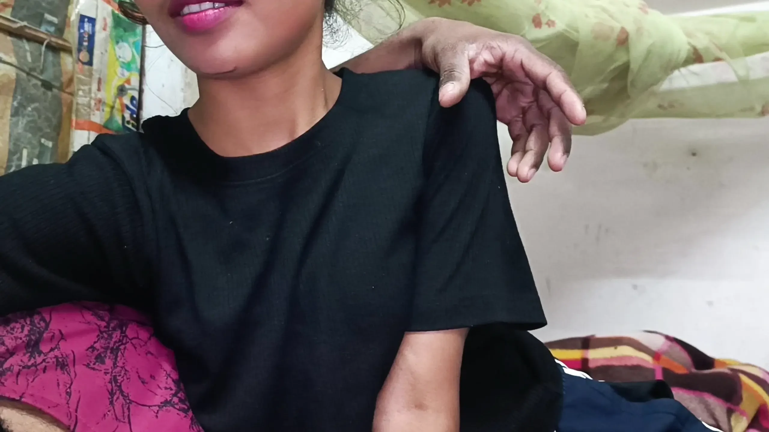 印度女孩在 Holi 上的
