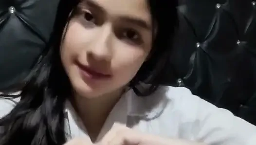 Üvey annenin vahşi döllenmesi yatak odasını sallıyor
