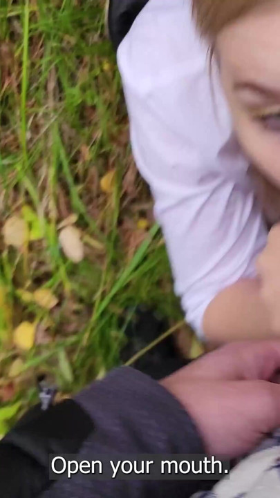 Büyüleyici an "Üvey kardeşimle orman parkında yürüyoruz. seks blogu, canlı video. - pov"