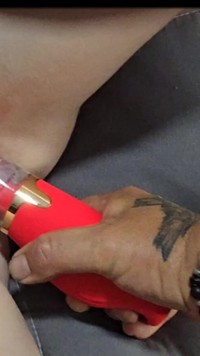 ของเล่นนี้ให้ถึงจุดสุดยอดที่เร้าใจที่ดีที่สุดกับหีสาวของคุณ | คลิป 3