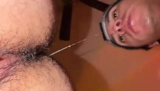 Şişman bir götü ham bir şekilde şapıldayarak sikiyor
