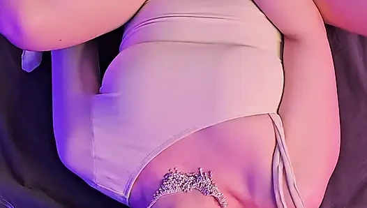 Gadis Robot Memiliki Vagina Manusia. Dia Masturbasi Dan Menggeliat