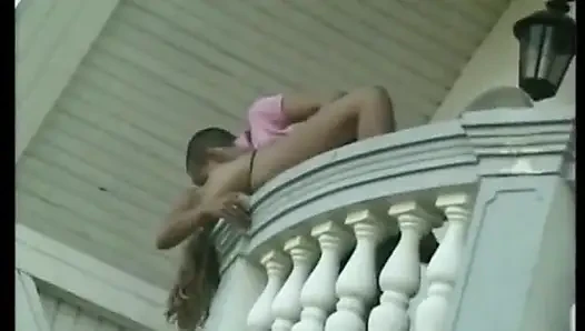 Lesbian imut jilat memek dan mainan seks sebelum scissoring