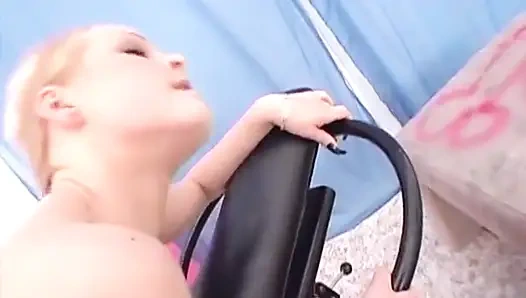 Pelacur binal perancis dicrot di dalam sama kontol besar'