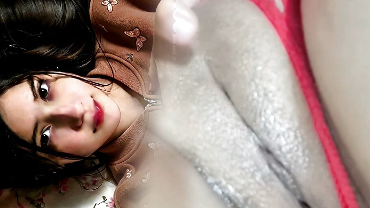 ممثلة أفلام إباحية تقبض عليها وهي تمارس العادة السرية