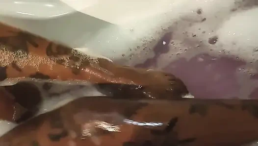 Geburtstagssex-party in der badewanne