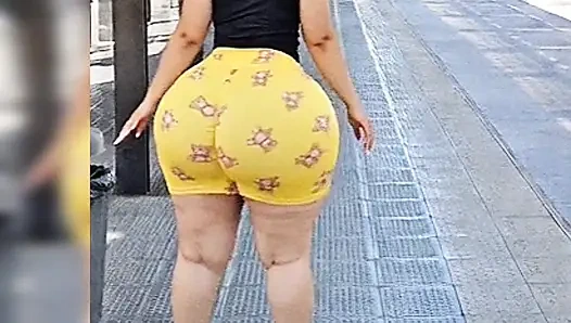 Büyük göt Arjantin'de otobüsü bekliyor