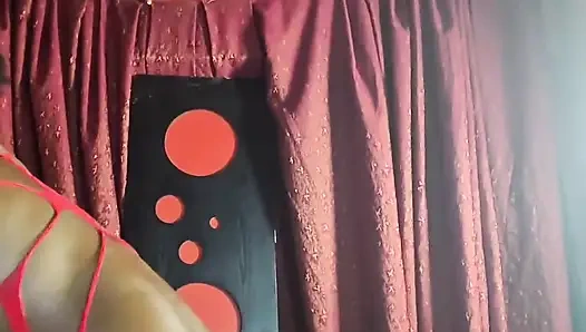 Так возбужденная, мне нужно было кончить!! Подпрыгиваю на вышибалах твердый член с большим черным членом, прежде чем я прыгну на сцене!!